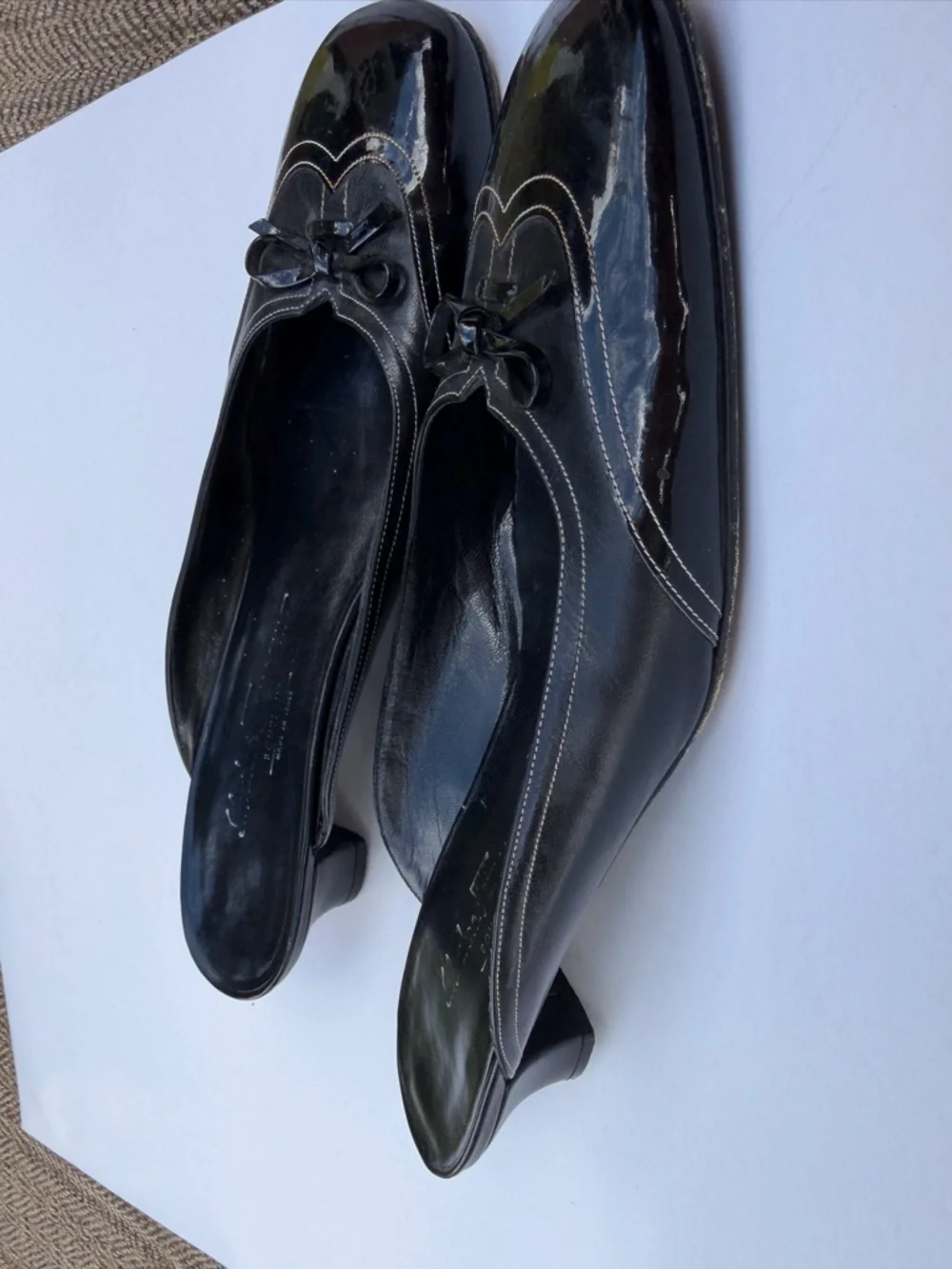 Salvatore Ferragamo Black Patent Leather Bow-Trim Slip-On Flats - Picture 2 of 2